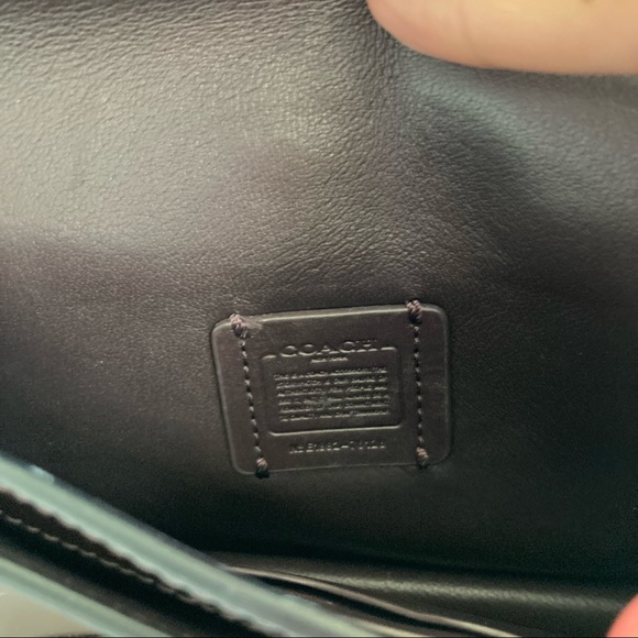 👜Authentic COACH 100% Leather Wine Colored Crossbody Purse - wear 3 ways!👜 - Picture 6 of 10